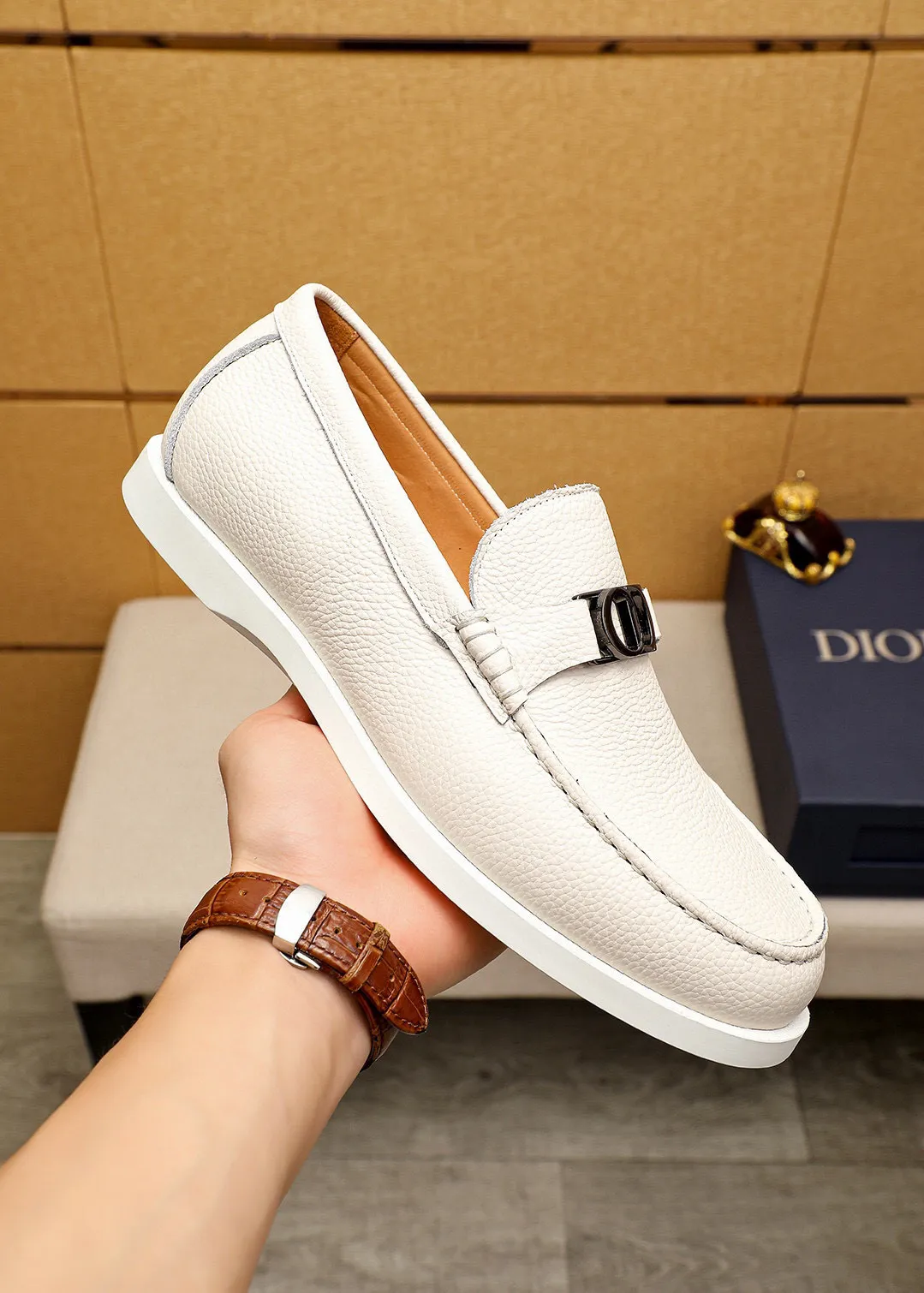 Men's shoes 💰480 💐Original packaging Product trademark: Dior "Dior" casual leather shoes Regular size: 38-44 (45.46.47🉑️Customized) Product materials: Selected Italian imported first-layer pebbled cowhide leather upper + luxury hardware buckle, imported water-dyed cowhide lining. Strong three-dimensional visual effect, original rubber outsole Color: 3⃣️colors available